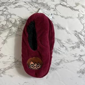 NWT Harry Potter Pull on slippers fuzzy with grips women’s M/L 8-10